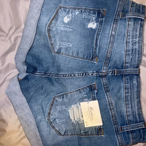 Ripped denim shorts - Picture 2 of 3